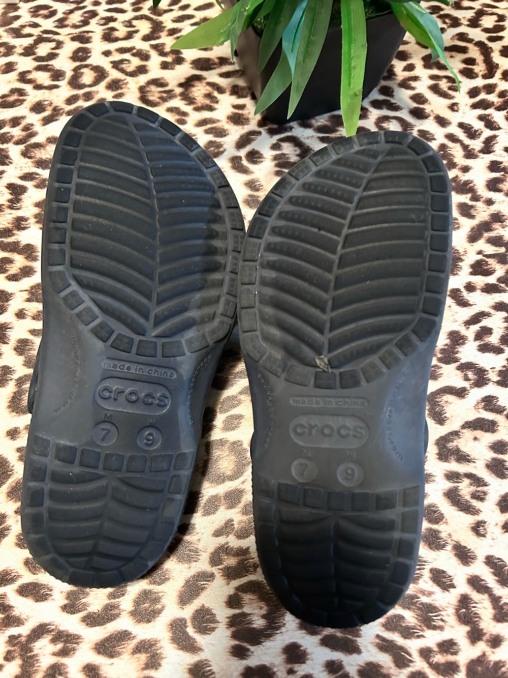 CROCS Dark Classic Clog in Navy Blue W9 M7 - Picture 4 of 6
